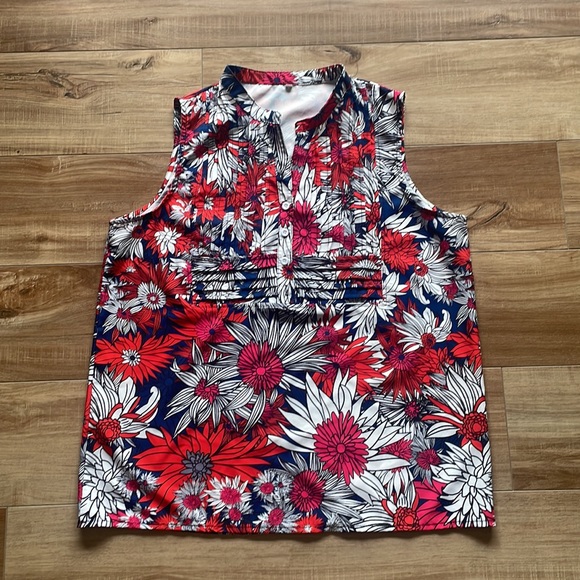 Floral Ruffled Button Tank Top - Picture 3 of 7